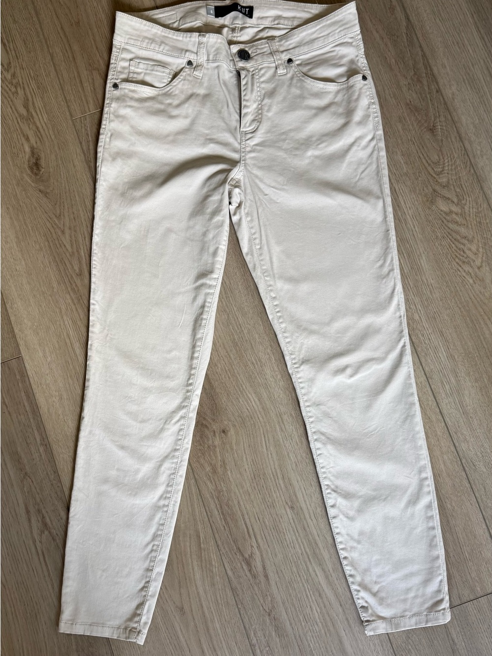 KUT from the Kloth Donna Ankle Skinny Lightweight Pants in the color Stone